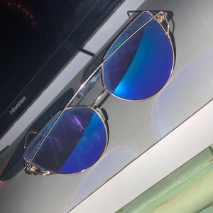 Beautiful rose gold frames with indigo frames